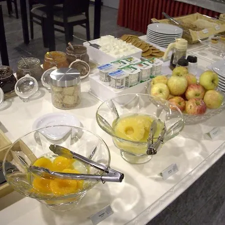 Santhyago Otel Trofa